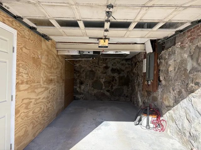 $2,650 | 129 1/2 Summer Street, Plymouth, MA 02360