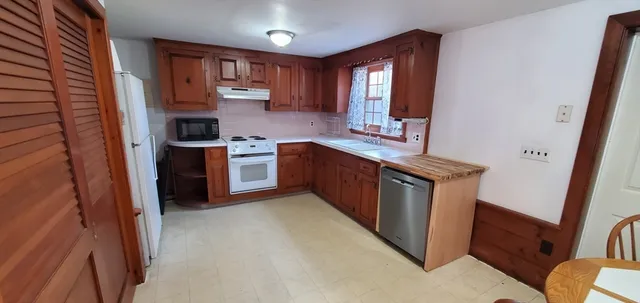 $2,650 | 129 1/2 Summer Street, Plymouth, MA 02360