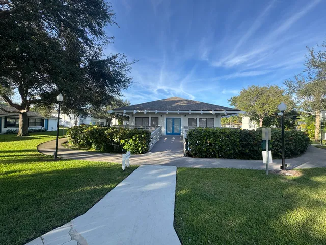 $2,250 | 2018 Southwest 29th Court, Unit 6B2, Delray Beach, FL 33445