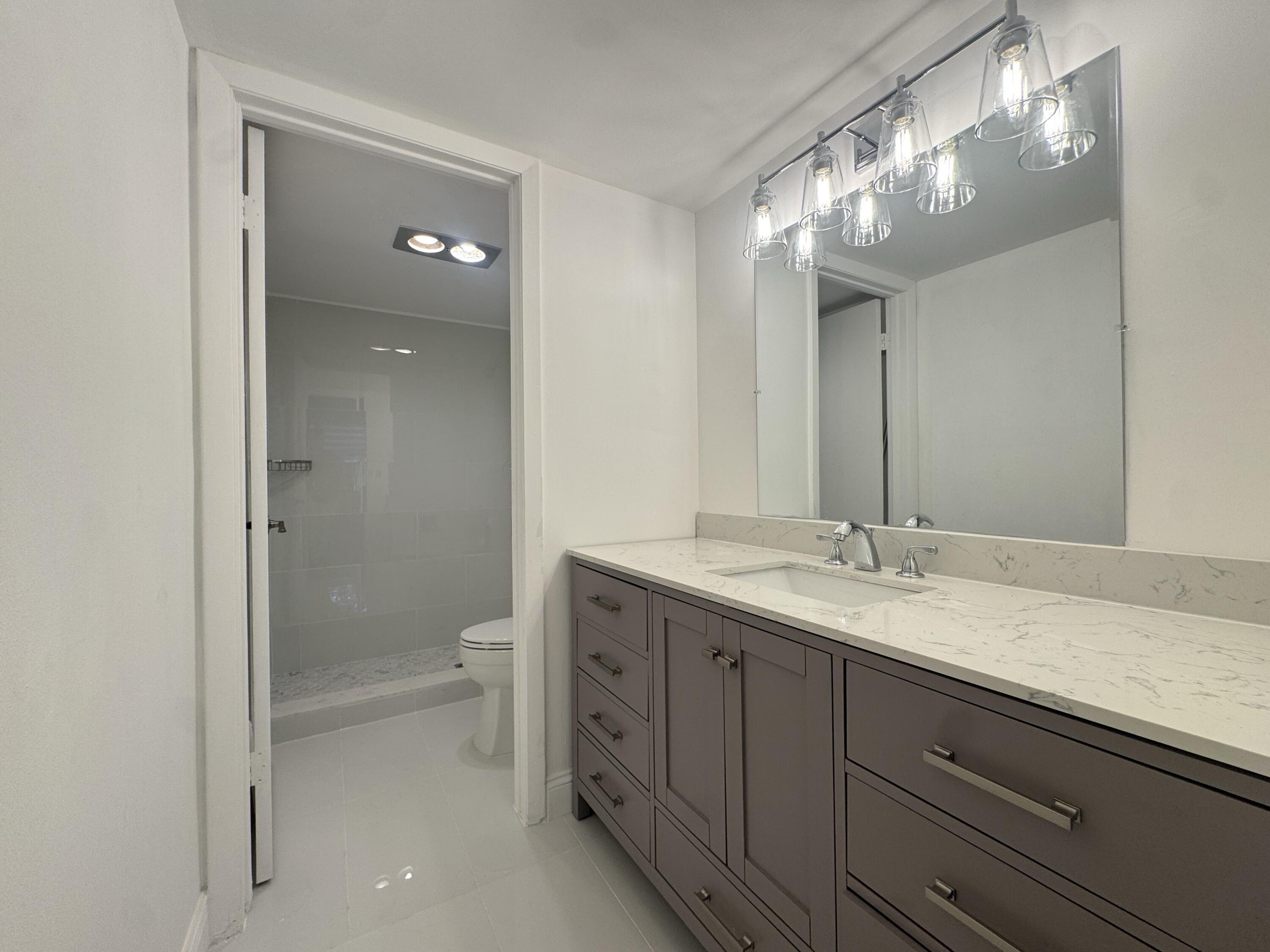 2018 Southwest 29th Court, Unit 6B2 Delray Beach, FL 33445 - Photo 21 of 28 Primary Bathroom