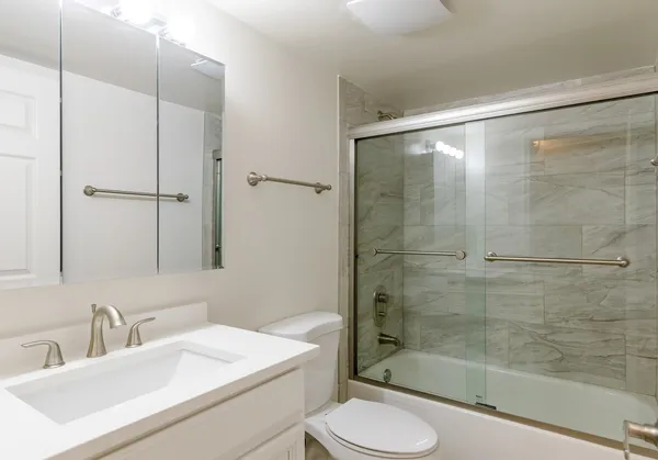 $2,430 | 260 East Butterfield Road, Unit 306, Elmhurst, IL 60126