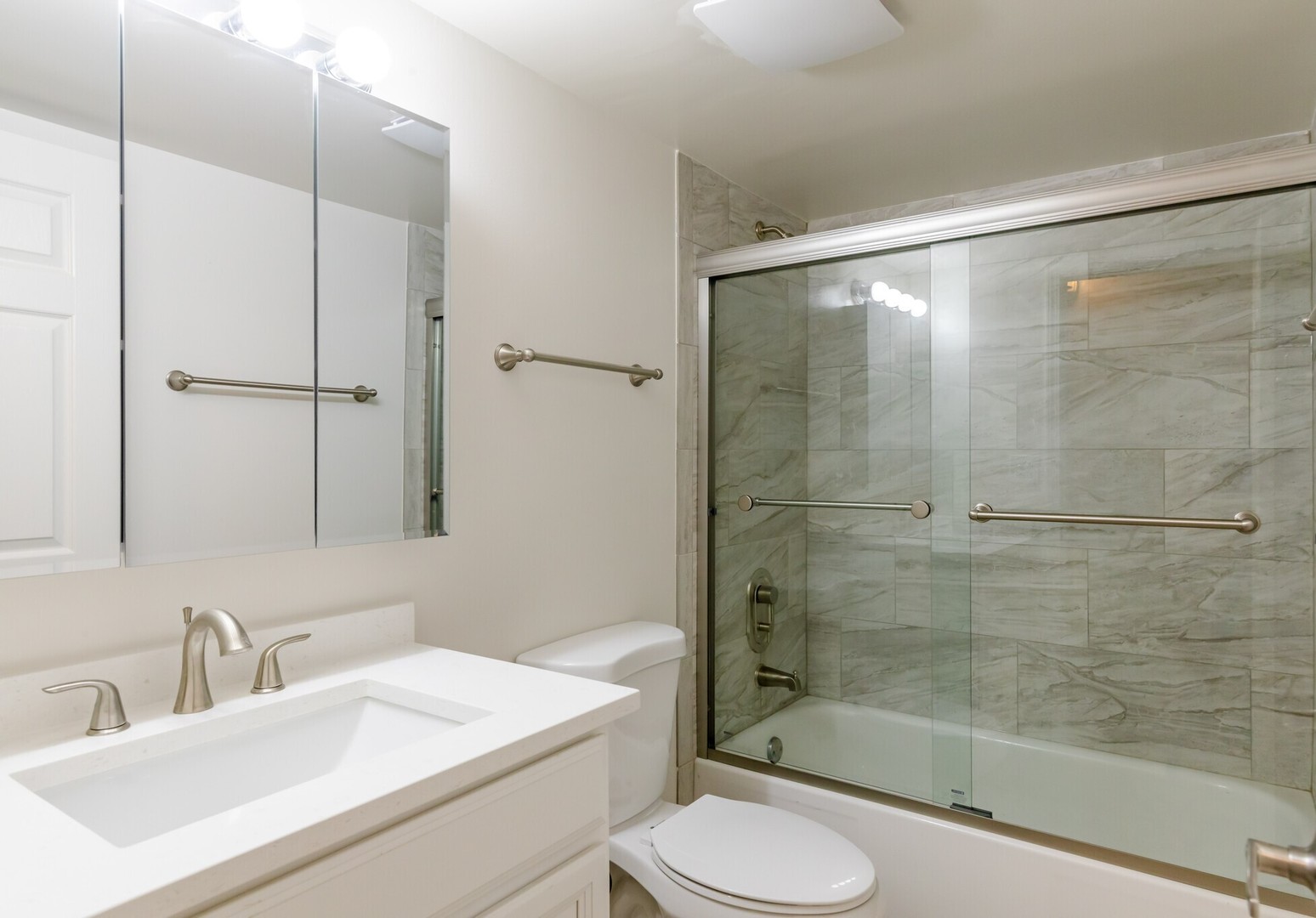 260 East Butterfield Road, Unit 306 Elmhurst, IL 60126 - Photo 4 of 8