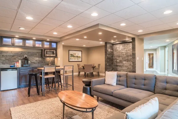 $2,430 | 260 East Butterfield Road, Unit 306, Elmhurst, IL 60126