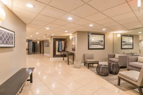 $2,430 | 260 East Butterfield Road, Unit 306, Elmhurst, IL 60126