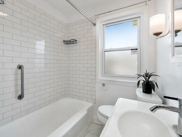 $3,000 | 8727 Hamlin Avenue, Skokie, IL 60076