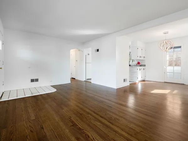 $3,000 | 8727 Hamlin Avenue, Skokie, IL 60076