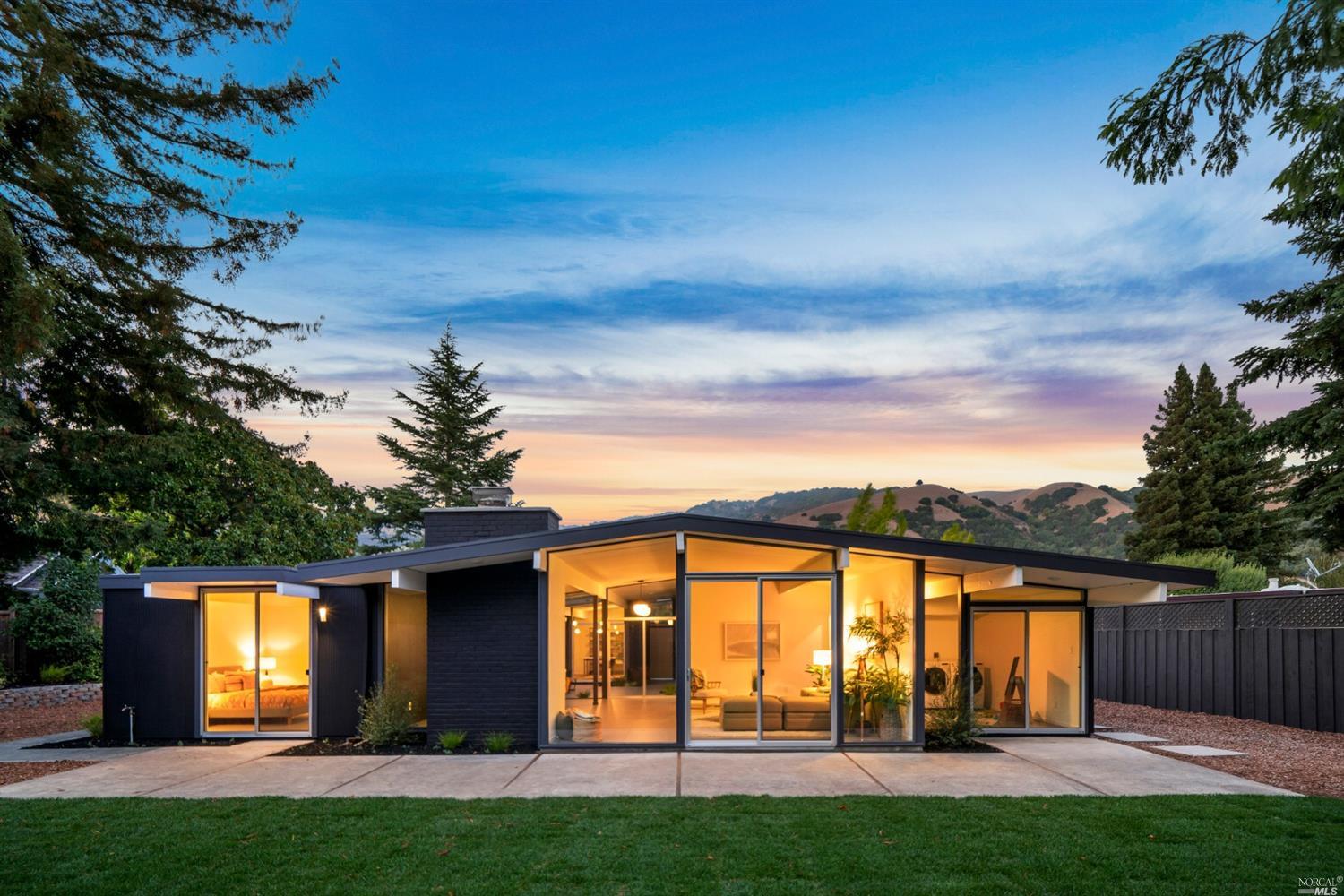 21 Zephyr Court San Rafael, CA 94903 - Photo 1 of 1 Gallery Image 1