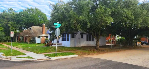 $789,900 | 1621 California Street, Houston, TX 77006