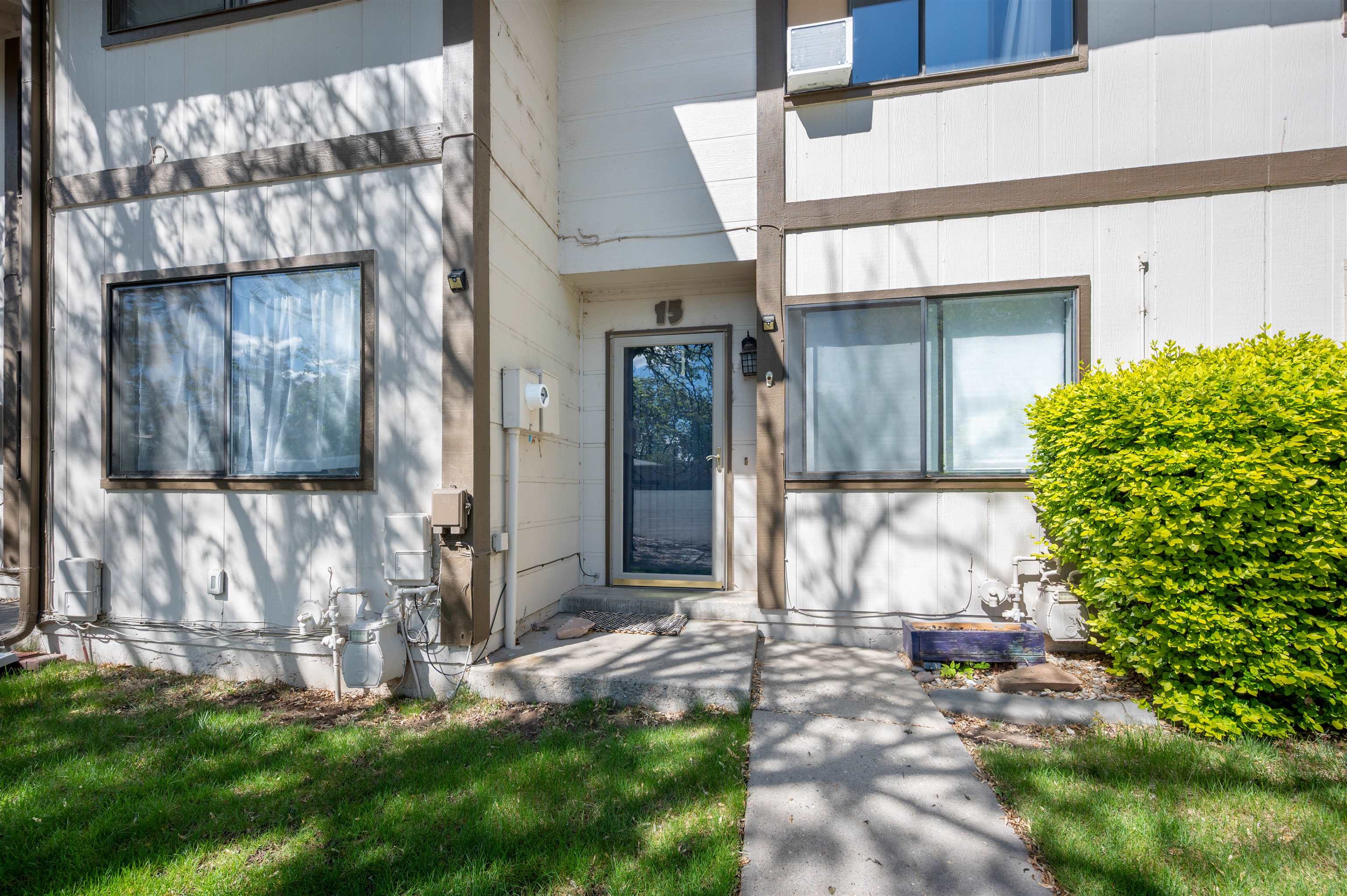 555-28 28 1/2 Road, Unit 15 Grand Junction, CO 81501 - Photo 2 of 26 a front view of a house with a yard