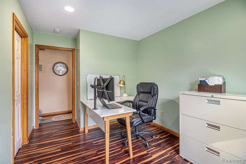 6095 Denton Hill Road Fenton, MI 48430 - Photo 14 of 37