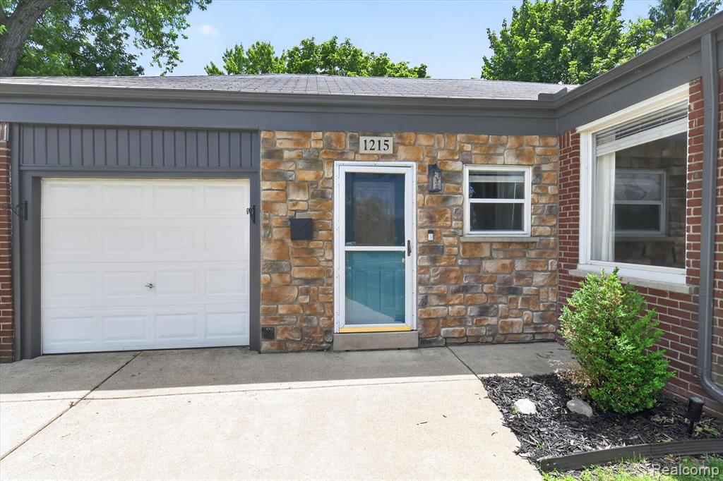 1215 Goddard Road Wyandotte, MI 48192 - Photo 12 of 49