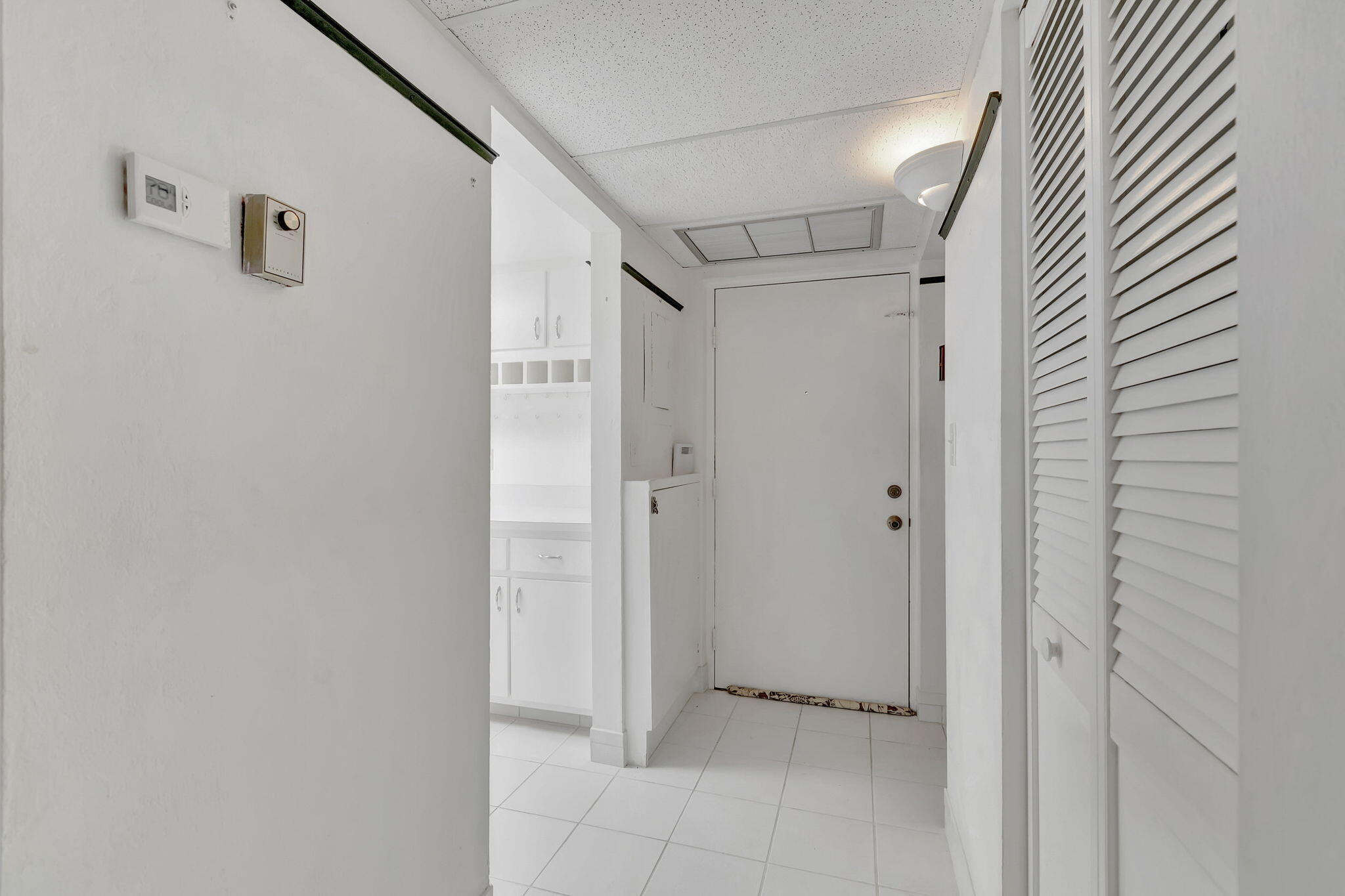 892 Southwest 9th St Circle, Unit 8 Boca Raton, FL 33486 - Photo 5 of 51 33-web-or-mls-DSC_4514