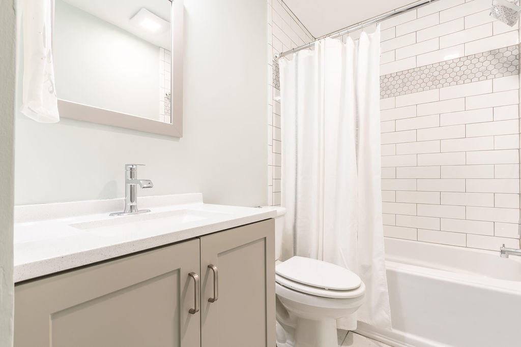 802 North Mill Road Salem, VA 24153 - Photo 13 of 17 Bathroom