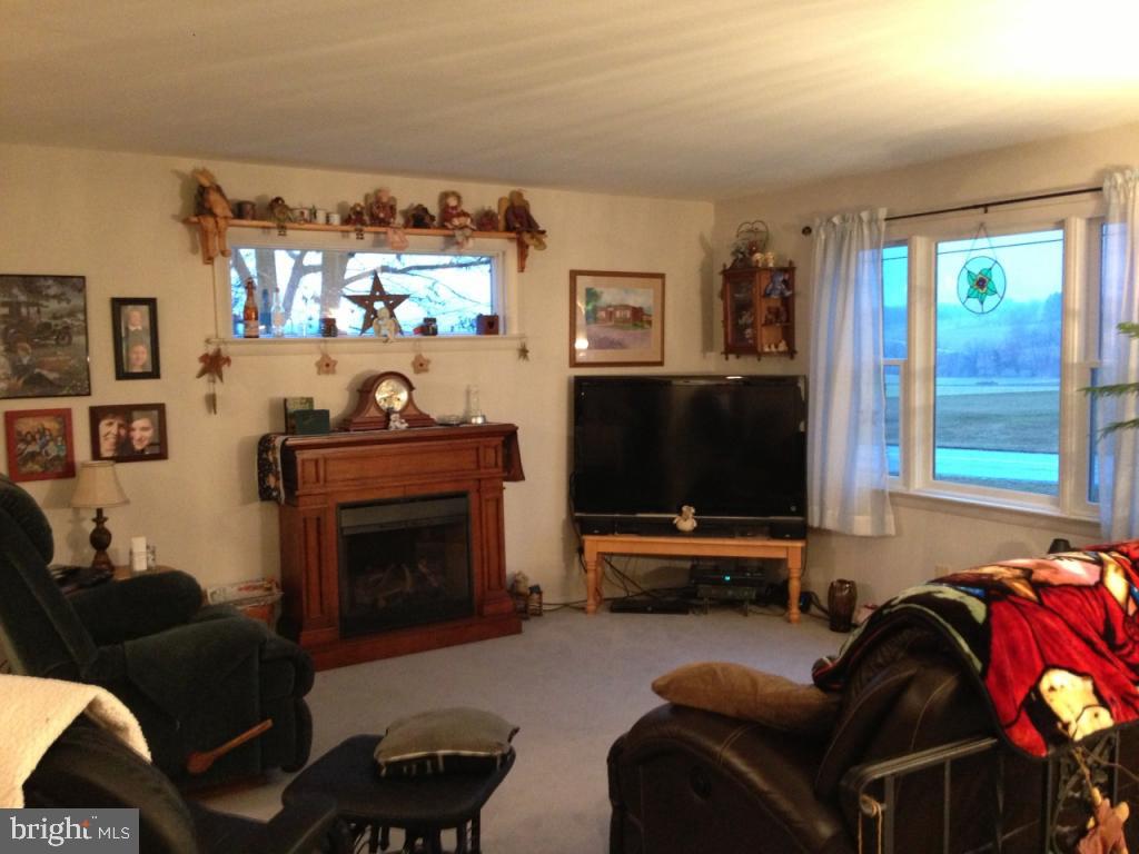 2479 Wisgarver Road Manheim, PA 17545 - Photo 3 of 22