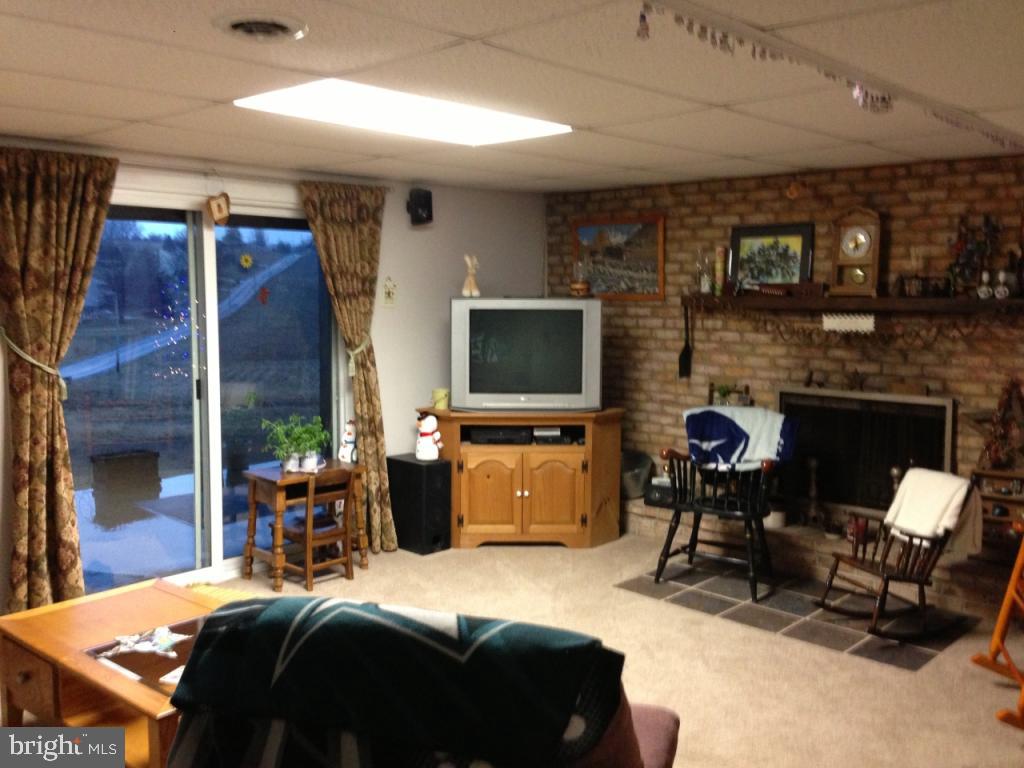 2479 Wisgarver Road Manheim, PA 17545 - Photo 7 of 22
