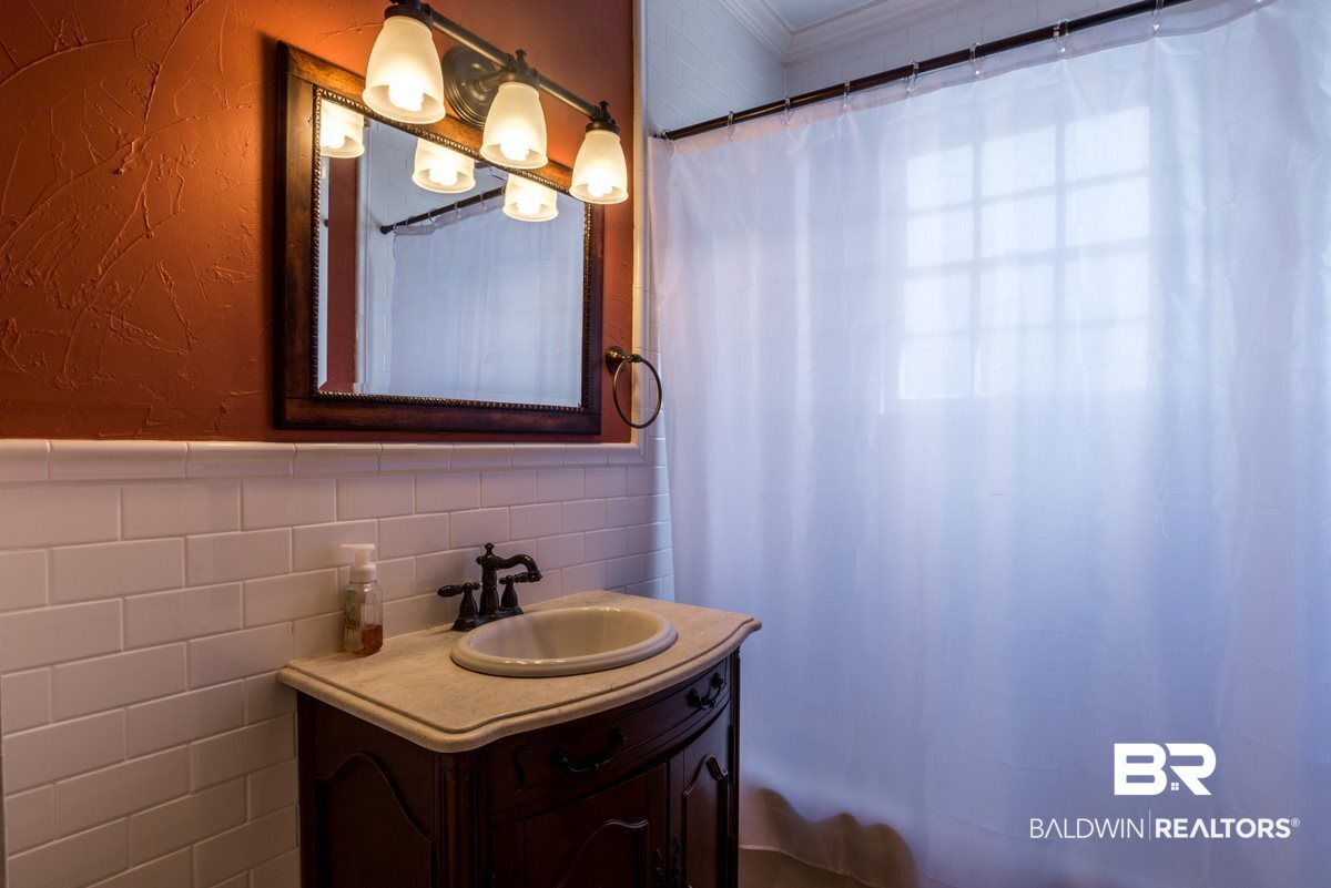 1908 Old Government Street Mobile, AL 36606 - Photo 14 of 32 Hall Full Bath