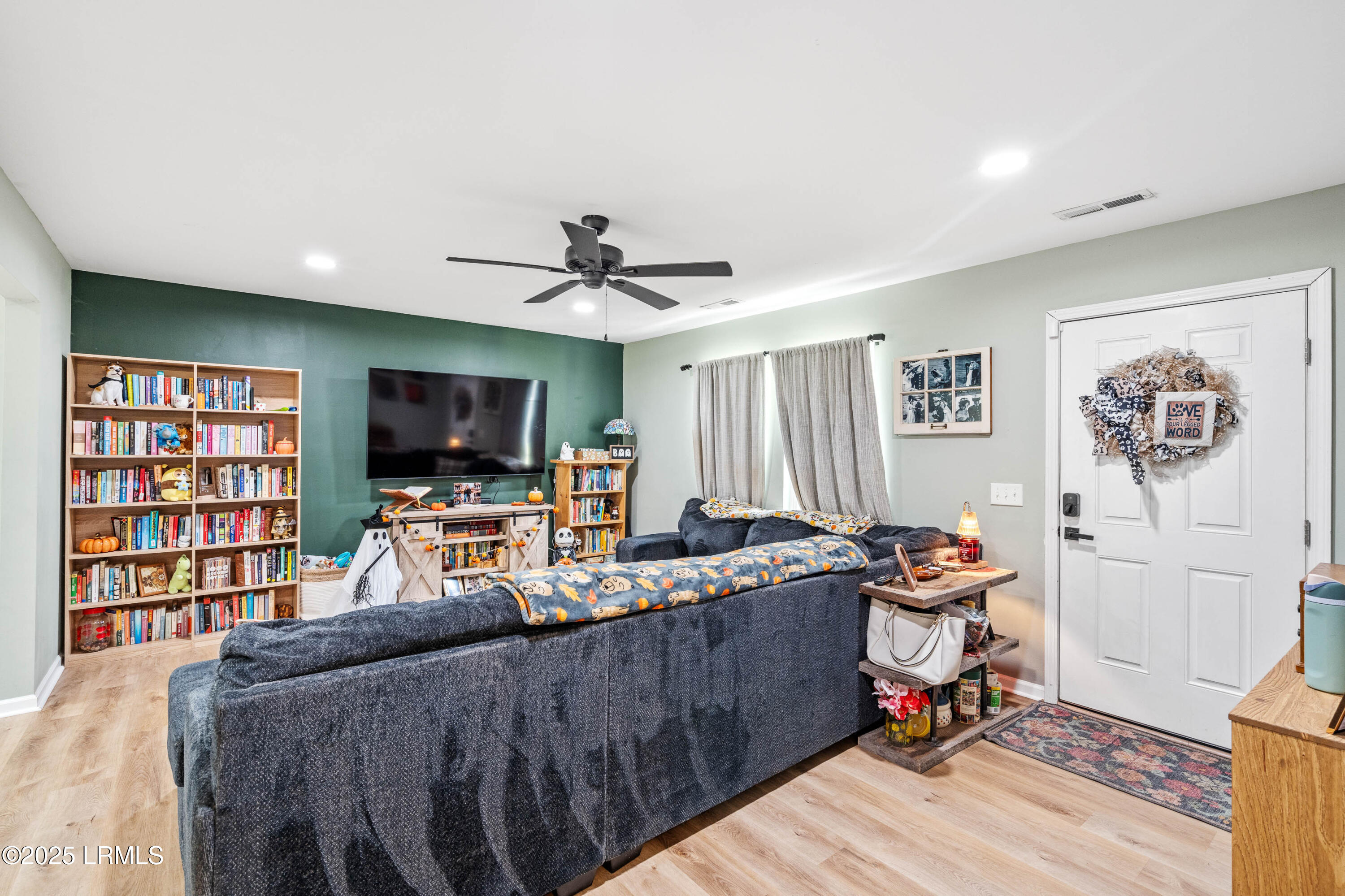 197 Johnson Road Sheldon, SC 29940 - Photo 4 of 31 197 Johnson-7