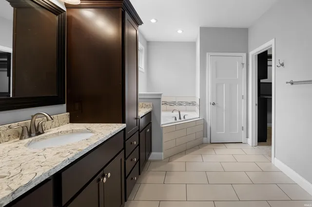 $799,999 | 1062 North Admirals Pointe Drive, Lafayette, IN 47909