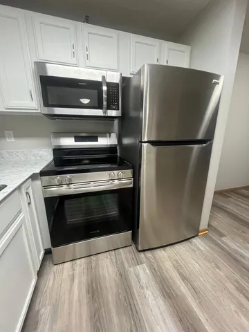 $189,899 | 1321 Lake Drive West, Unit 203, Chanhassen, MN 55317