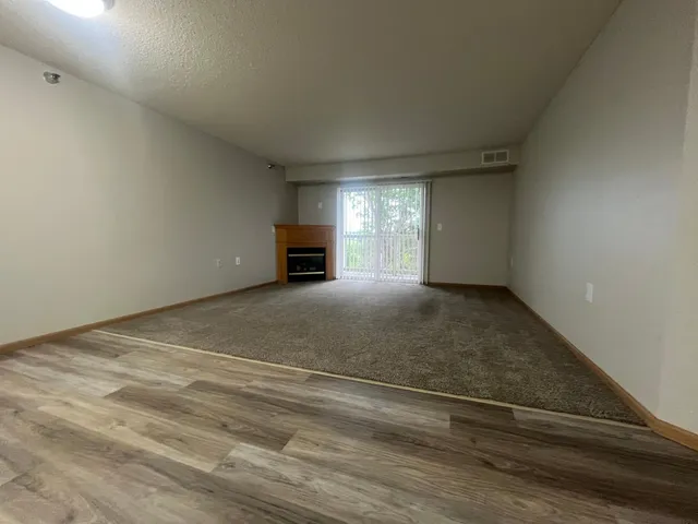 $189,899 | 1321 Lake Drive West, Unit 203, Chanhassen, MN 55317