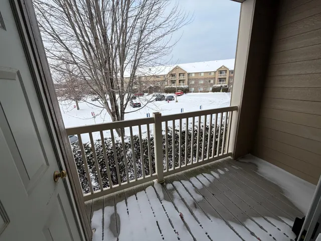 $189,900 | 1321 Lake Drive West, Unit 203, Chanhassen, MN 55317