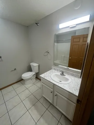 $189,899 | 1321 Lake Drive West, Unit 203, Chanhassen, MN 55317