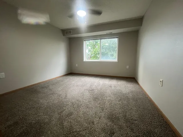 $189,899 | 1321 Lake Drive West, Unit 203, Chanhassen, MN 55317