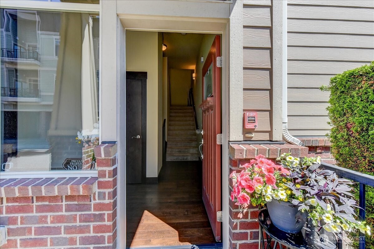 4020 Northeast 3rd Place, Unit B Renton, WA 98056 - Photo 3 of 28