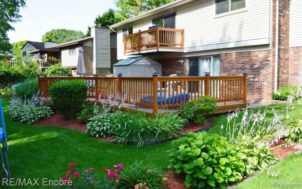 5076 Timber Ridge Trail Clarkston, MI 48346 - Photo 19 of 45 9 Back Side.jpg