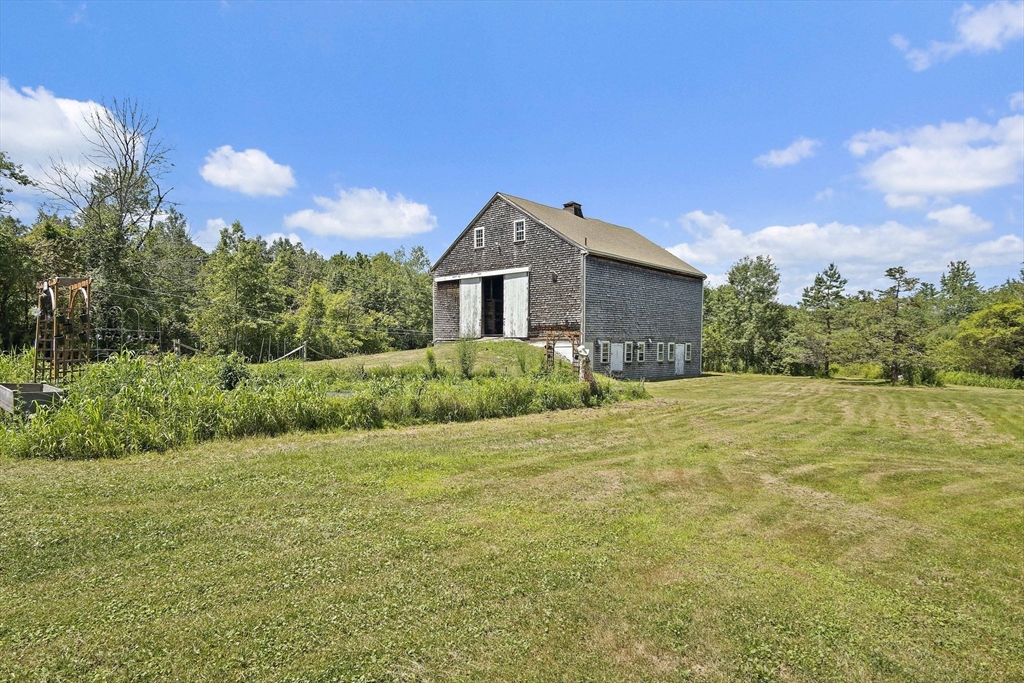 2 Highfield Road Newbury, MA 01951 - Photo 33 of 36 a front view of a house with yard and green space