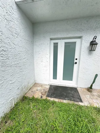 $2,750 | 9280 Biscayne Boulevard, Unit B, Miami Shores, FL 33138