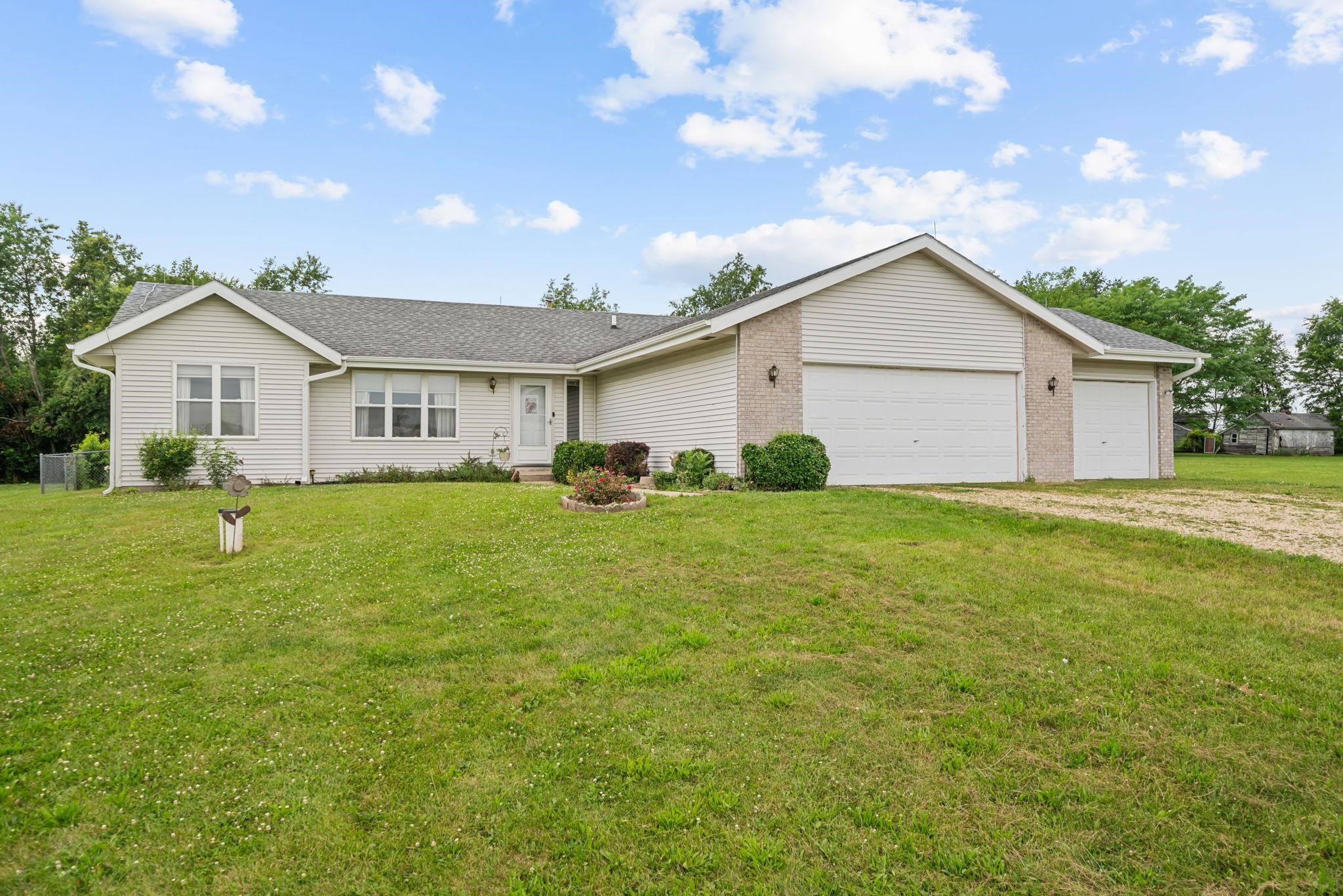 8974 North Pecatonica Road Pecatonica, IL 61063 - Photo 1 of 34