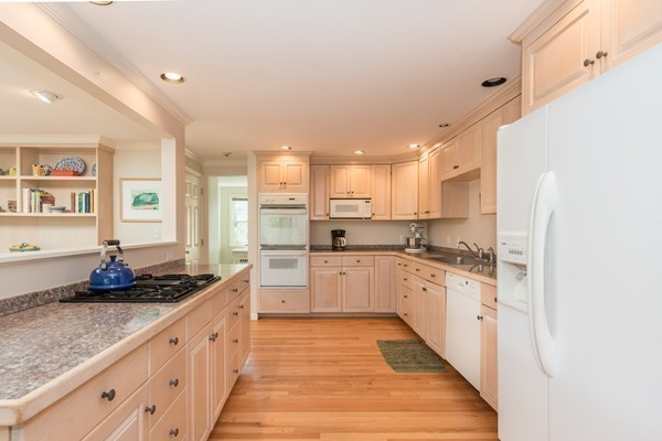 27 Elm Street Hamilton, MA 01982 - Photo 7 of 24 Gallery Image 7
