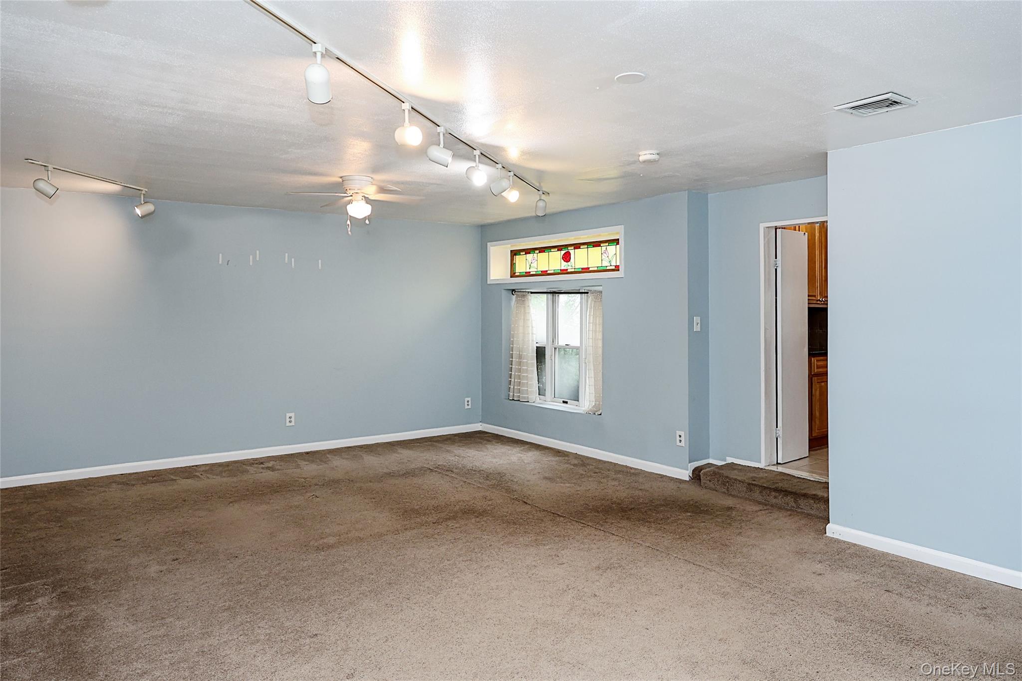 49 Red Ground Road Roslyn Heights, NY 11577 - Photo 19 of 36