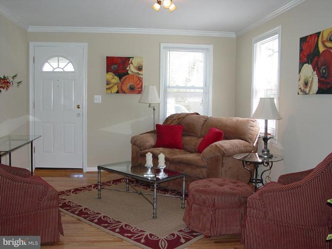 7 Belfast Road Lutherville-Timonium, MD 21093 - Photo 6 of 27 Living room open to kitchen. Great flow.
