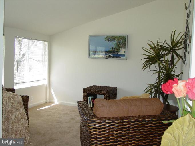 7 Belfast Road Lutherville-Timonium, MD 21093 - Photo 7 of 27 Family room off kitchen, with dining area not shwn