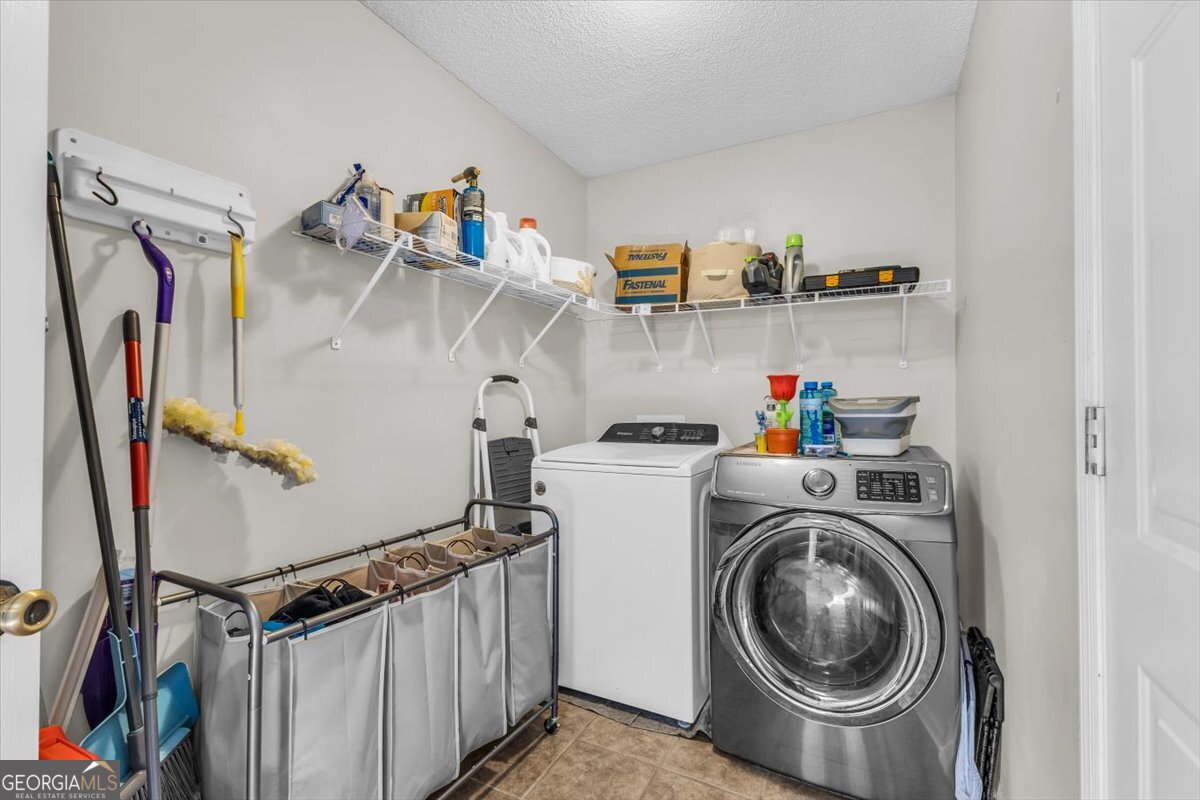 1244 Chinook Way Hinesville, GA 31313 - Photo 13 of 27 a utility room with dryer and washer