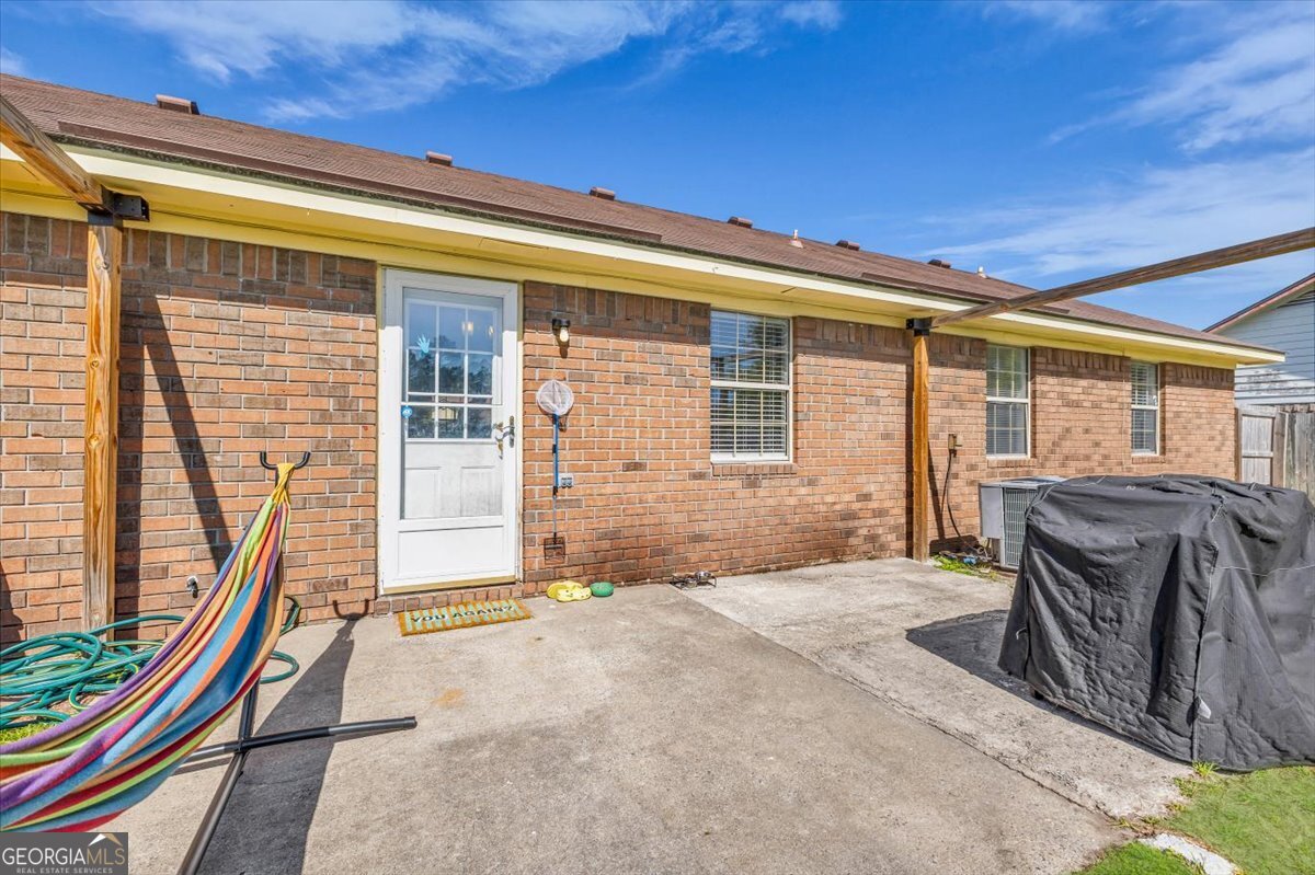 1244 Chinook Way Hinesville, GA 31313 - Photo 24 of 27 a view of backyard with a large window