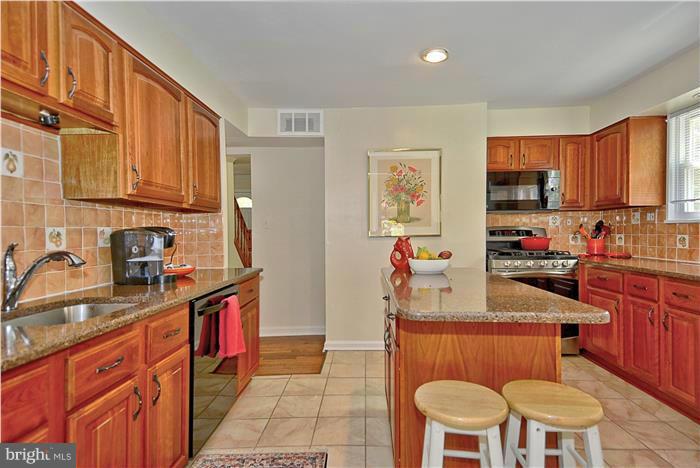 1007 Robin Road Silver Spring, MD 20901 - Photo 6 of 28 Kitchen