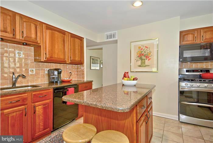 1007 Robin Road Silver Spring, MD 20901 - Photo 7 of 28 Kitchen