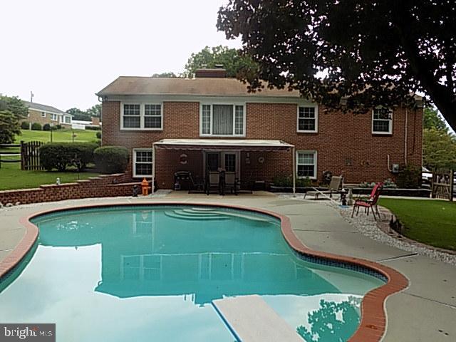 1009 Timber Trail Road Baltimore, MD 21286 - Photo 3 of 19 Heated salt water pool