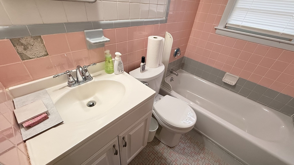 27 Ralwood Road Boston, MA 02136 - Photo 17 of 37