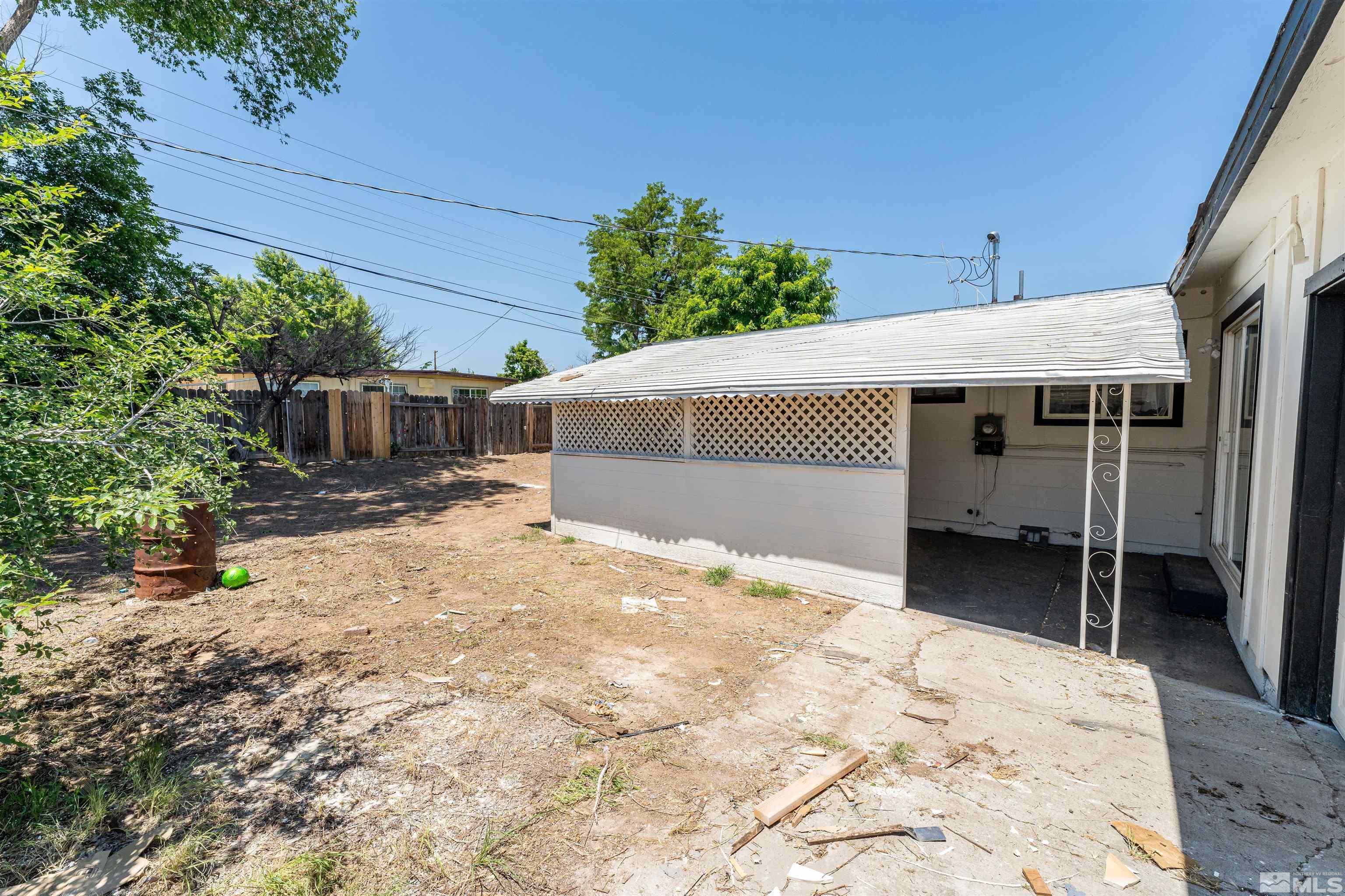 1815 Radcliffe Drive Reno, NV 89502 - Photo 20 of 22 a backyard of a house