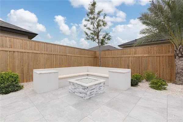 a view of a backyard with palm trees