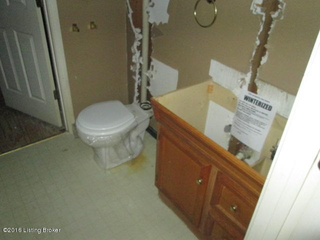 4817 Hopewell Road Louisville, KY 40299 - Photo 15 of 23 master bathroom