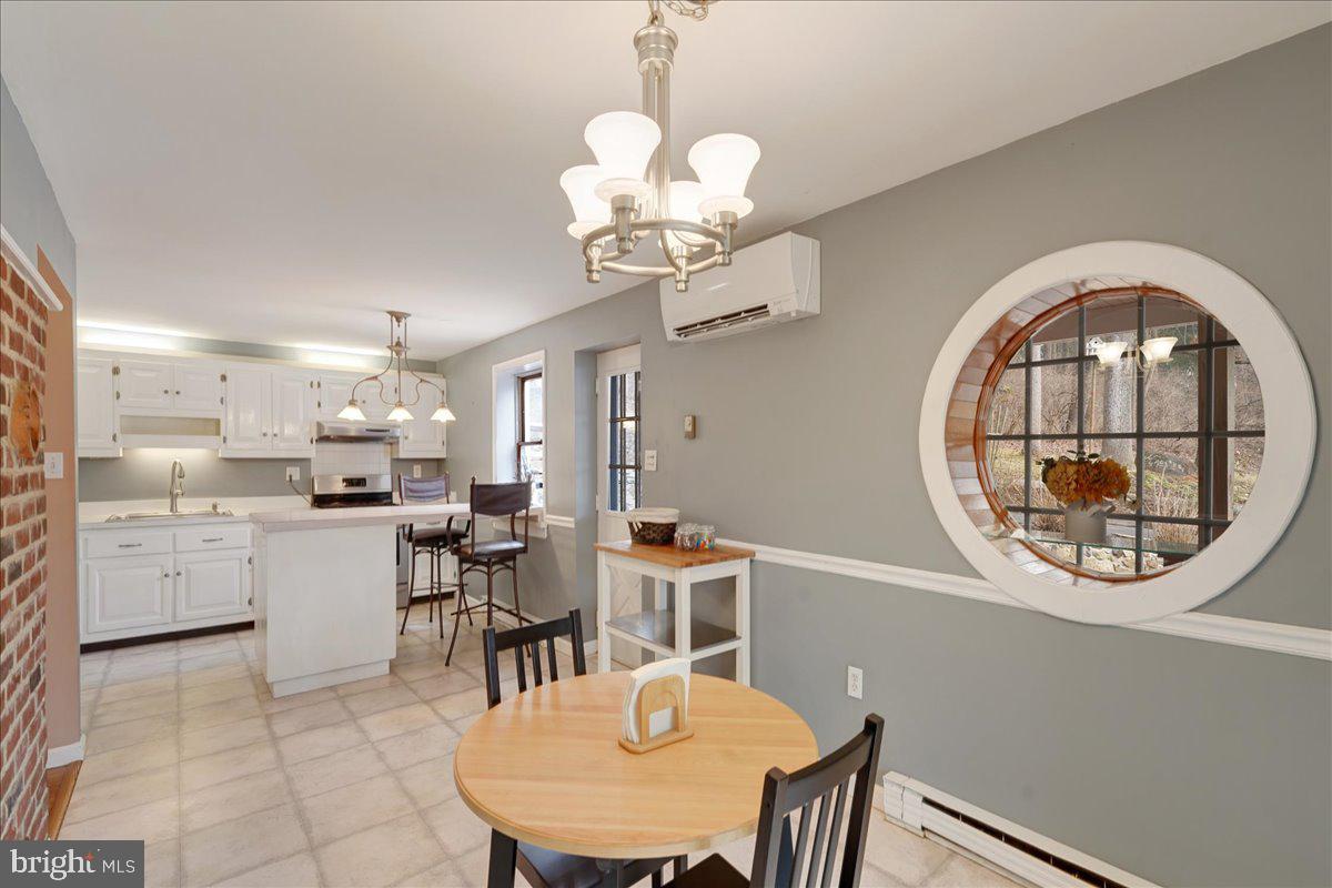 2417 Creek Road Glenmoore, PA 19343 - Photo 11 of 44 Dining area