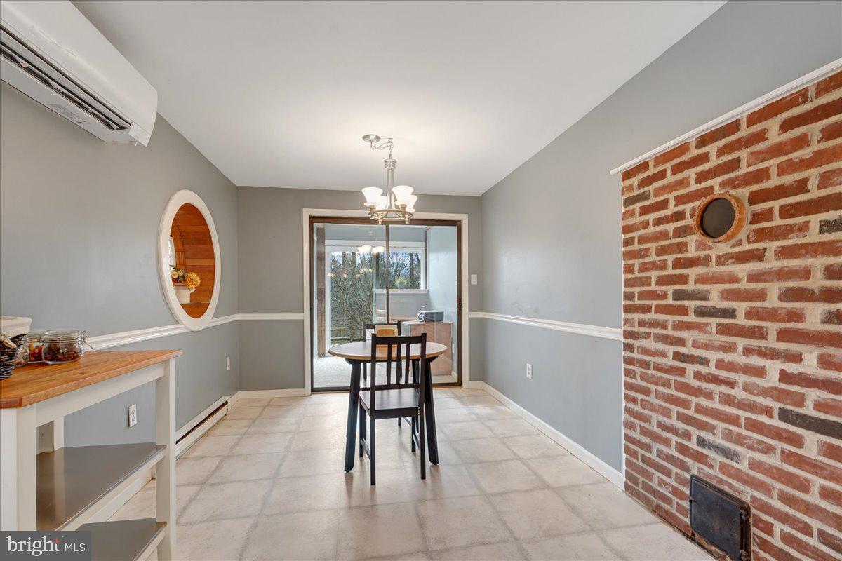 2417 Creek Road Glenmoore, PA 19343 - Photo 12 of 44 Dining area