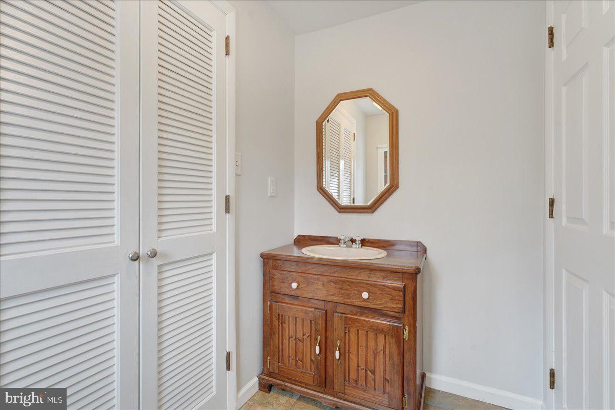2417 Creek Road Glenmoore, PA 19343 - Photo 20 of 44 Powder Room