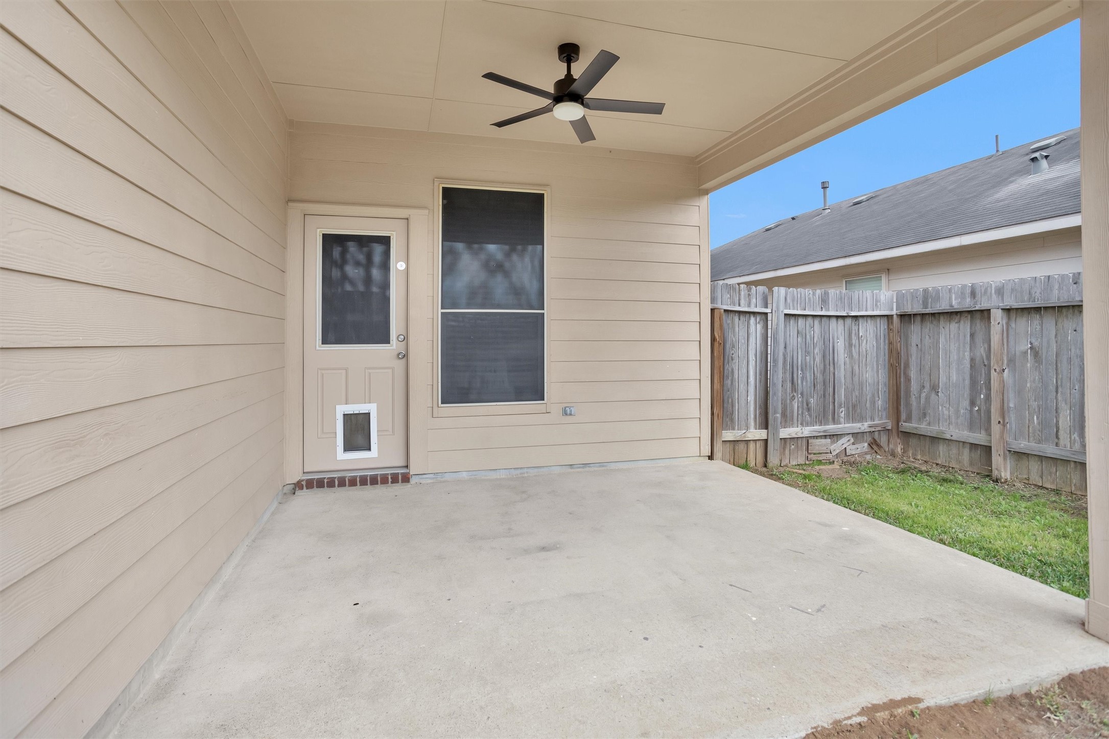 21419 Fossil Trails Drive Spring, TX 77388 - Photo 39 of 42 a view of a livingroom with a ceiling fan and window