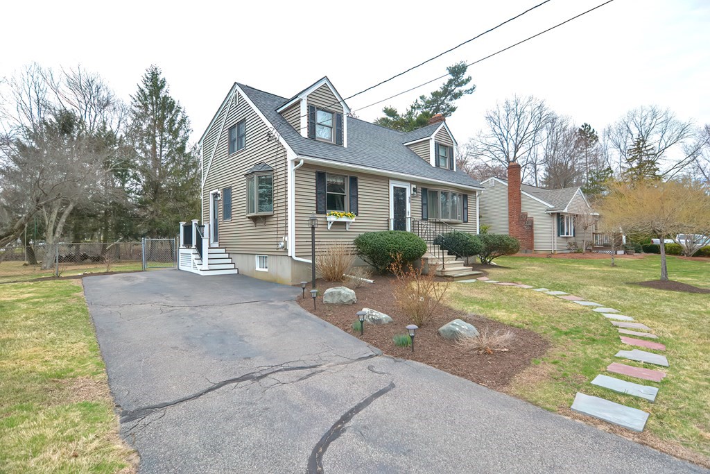 35 Spallus Road Stoughton, MA 02072 - Photo 3 of 42